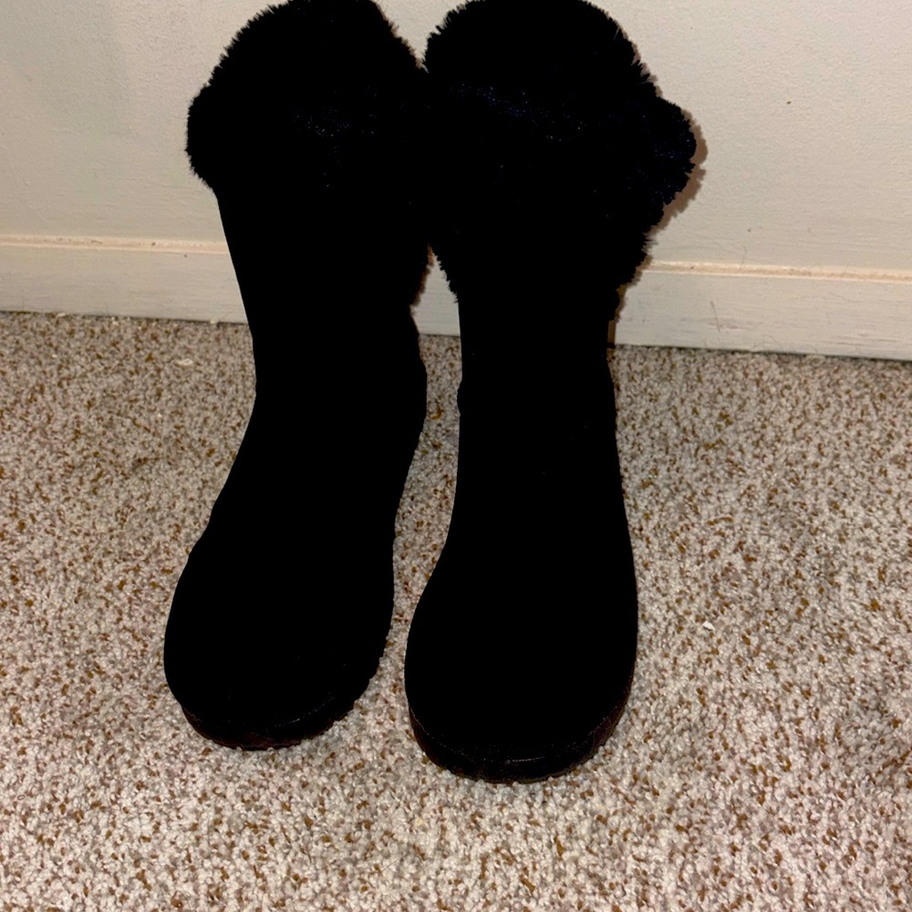 Suede fur trim with woven knit on the back Mike Luk black mid boots